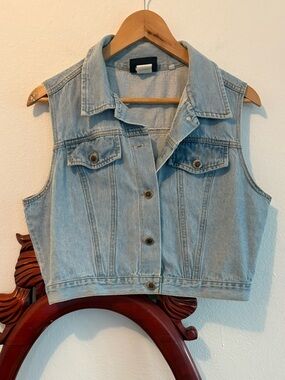 Vintage Faded Glory Light Blue Denim Button Down Sleeveless Vest with Pockets
